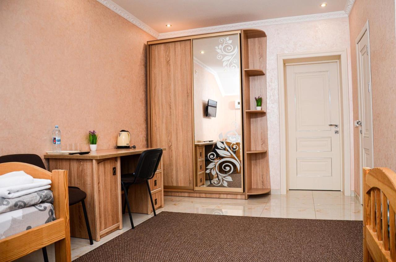 Park Hotel Umanʼ Exterior foto