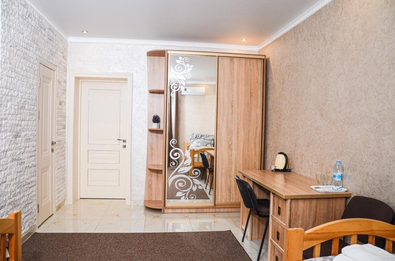 Park Hotel Umanʼ Exterior foto
